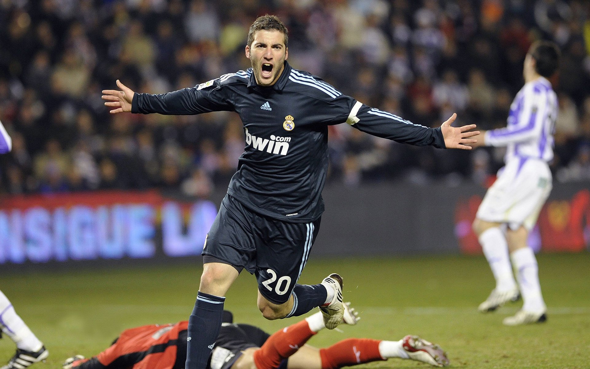 曼城球迷热议,福登进球再度成为焦点,曼城球迷热议,福登进球再度成为焦点了吗